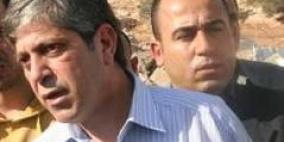 المحافظ طوباسي يسلم صهاريج مياه لمواطني الأغوار الشمالية