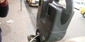 بلدية نابلس تشرع بتركيب عدادات مواقف السيارات في مركز المدينة