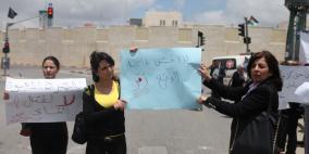 وقفة احتجاجية ضد قتل النساء قرب مقر الرئاسة في رام الله