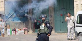 بالصور.. مواجهات واصابات واعتداءات مستوطنين في الخليل