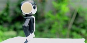 شارب تكشف عن هاتف ذكي على شكل روبوت