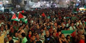 نصب شاشة عرض عملاقة في قلب رام الله