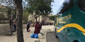 الاحتلال يشدد من إجراءاته بالأقصى ويحتجز المصلين فيه