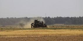 أعمال تجريف شرق غزة واستهداف المزارعين بخانيونس