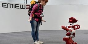 الروبوتات تستقبل المسافرين في مطارات اليابان