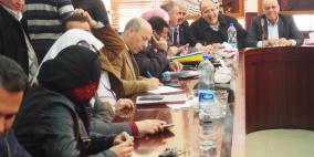 طبيلة يستمع لمطالب نقابة العاملين في اجتماع موسع