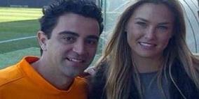 عارضة أزياء إسرائيلية تتوقف عن مطاردة لاعبي برشلونة