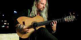 عازفان من الولايات المتحدة الأمريكية في عرض فني ضمن مهرجان وين ع رام الله