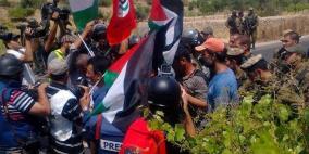 الاحتلال يقمع مظاهرة سلمية بالقرب من بيت البركة شمال الخليل