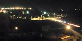 مستوطنون يهاجمون منزلين في البيرة ومواجهات قرب مخيم الجلزون