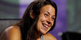 لاعبة التنس الفرنسية بارتولي تلمح إلى إمكانية عدولها عن قرار الإعتزال