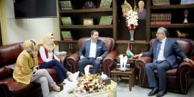 المحافظ أبو بكر يلتقي وفداً من برنامج صندوق المرأة التابع لبكدار