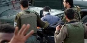 قوات الاحتلال تعتقل مواطنا جنوب الخليل