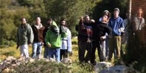 مستوطنو 'سوسيا' يهاجمون مساكن المواطنين في مسافر يطا