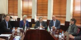 الشكعة يؤكد على أهمية علاقات التوأمة والتعاون الدولي مع مختلف مدن العالم