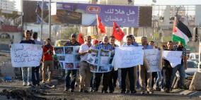 مسيرة تضامنية مع اهلنا في غزة أمام حاجز قلنديا