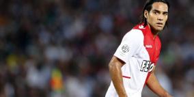 يونايتد يحسم الصراع على فالكاو