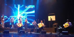 الجبرانيون الثلاثة يصنعون مزيجا متناغما من الفن والإنسانية