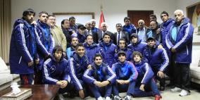 الرئيس يستقبل فريق القوة الجوية العراقي لكرة القدم