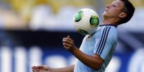 أوزيل يمتدح مدربه فينغر ويقلل من أهمية انتقادات "مدريد"