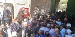 اعتصام جماهيري داخل الأقصى يجبر الاحتلال على إيقاف تدفق المستوطنين