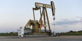 النفط يتراجع مواصلا خسائره لأسبوعين بسبب تخمة المعروض