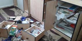 صور: اقتحام الجمعية الخيرية ومصادرة وتخريب معظم محتوياتها في الشيوخ الخليل