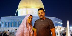 بالصور: الفنانة السورية "أصالة نصري" وزوجها المخرج طارق العريان في المسجد الاقصى المبارك