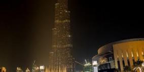 جاكوار تقدّم عرضاً هو الأول من نوعه على برج خليفة للاحتفال بسيارة F-PACE