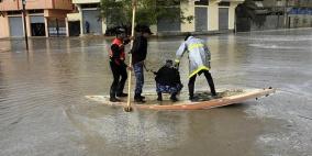 رفح: الأمطار تُغرق بيوت والإخلاء بقوارب صيد