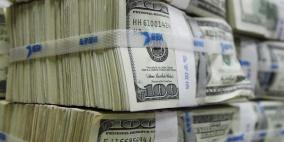 بيانات ضعيفة تكبد الدولار أكبر انخفاض يومي في 4 أشهر