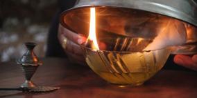 كحل العين التقليدي.. (سنا) زيت الزيتون من وهج النار