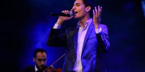 بالصور: محمد عساف يضيء سماء بيت لحم