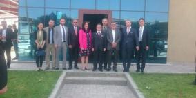 وزير الصناعة والتجارة الياباني يقوم بجولة في مدينة أريحا الصناعية الزراعية