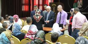 حميد يوزع مكرمة رئاسية لـ 220 عائلة في الخليل