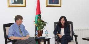 وزيرة الاقتصاد وبعثة من البنك الدولي يناقشان سبل التعاون لتحسين بيئة الأعمال