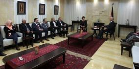 الحمد الله يطلع وفدا برلمانيا سويديا على الانتهاكات الاسرائيلية