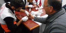 فحص دم لسائقي المركبات العمومية في الخليل