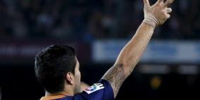 هاتريك سواريز يقود برشلونة لفوز عريض امام ايبار