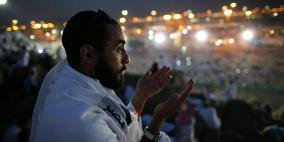 مصري يؤدي الحج عن حماته المريضة