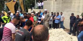 بالصور: جماهير غفيرة تشيّع جثمان الأسير المحرر سامي يونس