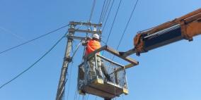 الاحتلال يحتجز طواقم فنية كهربائية جنوب نابلس