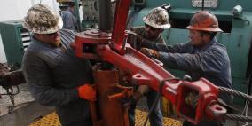 برنت يقفز 5% مع صعود الدولار وتراجع مخزونات أميركا