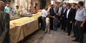 حميد يوزع الدفعة الثالثة من مكرمة الرئيس في الخليل