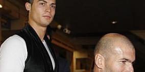 زيدان وراموس ووفد حاشد يرافق رونالدو في حفل الكرة الذهبية