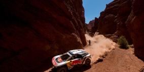 بيترهانسل يفوز بالمرحلة الثالثة من رالي داكار على متن بيجو 3008 (دي كاي ار)