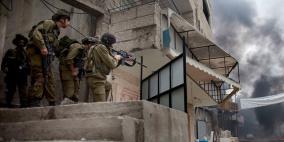 الاحتلال يفتش عدة منازل في محافظة الخليل