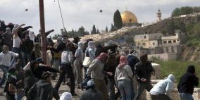 الاحتلال يسلم أمرا بهدم منزل الشهيد العكاري ومواطنو شعفاط يتصدون لقواته