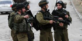 الاحتلال يعتقل فتاة بالخليل