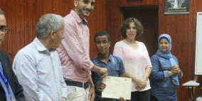 نادي قلقيلية الأهلي يحتفل بتخريج طلاب مشروع تعليم اللغة الإنجليزية عبر الدراما